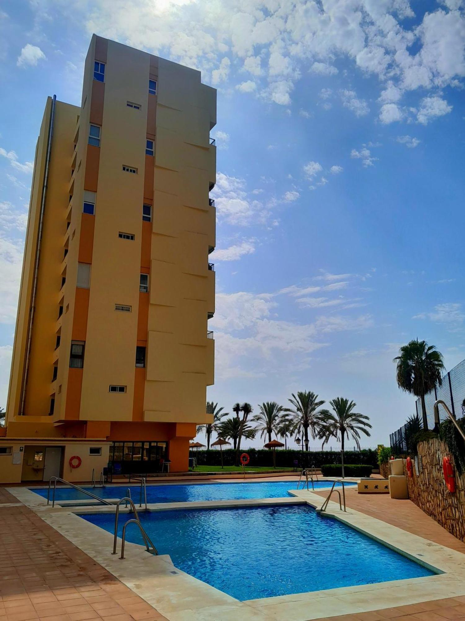 Seafront Apartment Марбеля Екстериор снимка